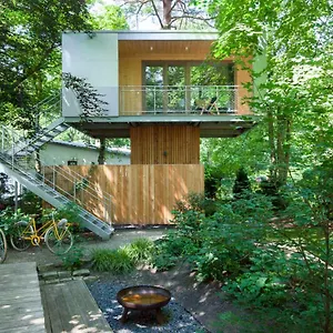 https://urban-tree-house-1.find-berlin-hotels.com
